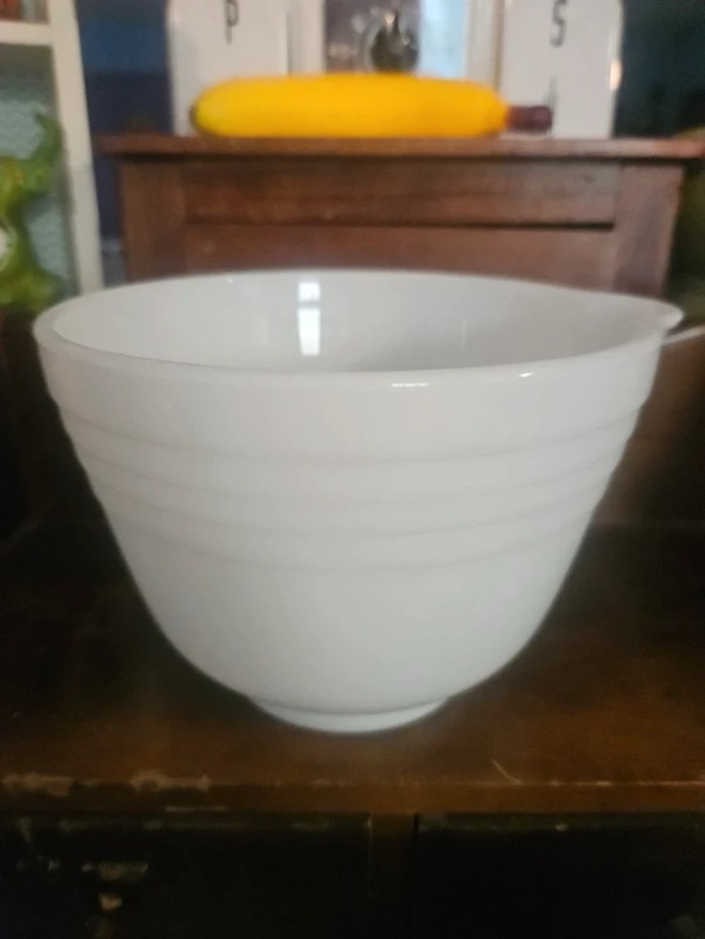 Classic White Ceramic Serving Bowl - Sleek Ribbed Design